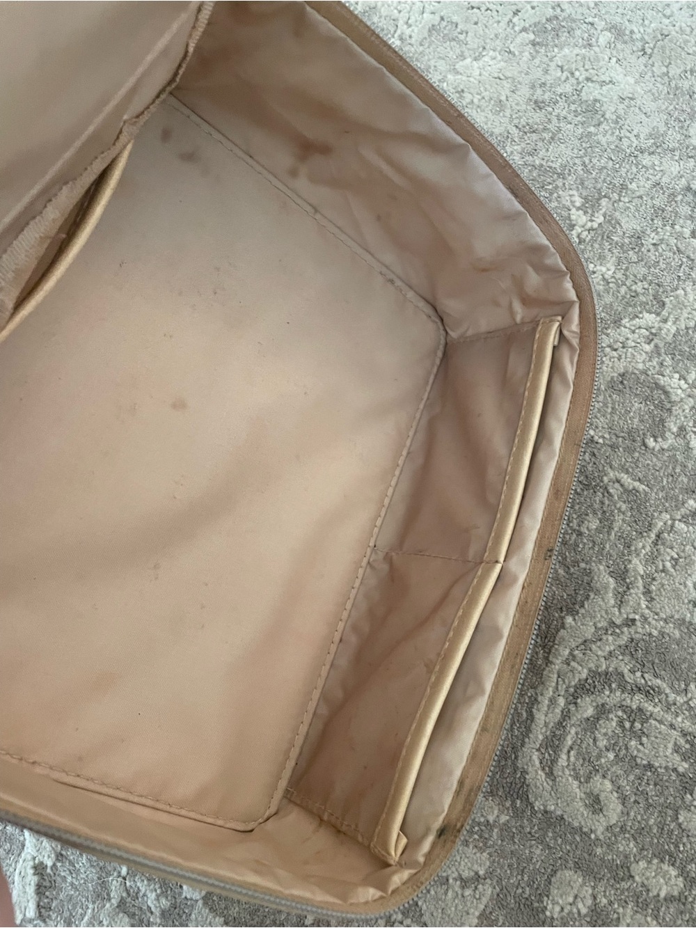 Beis The Cosmetics Case — Beige Travel Bag - Picture 9 of 10